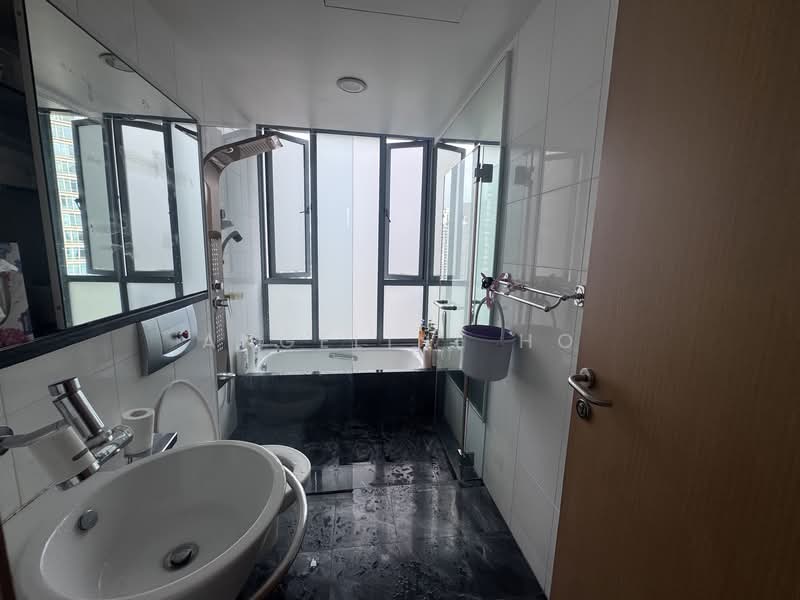 Urbana, 1 River Valley Close, 4 Bedrooms, 1,458 sqft, Condominium For Rent, by Angeline Ho, 500106815 - Bathroom - PropertyGuru.com.sg