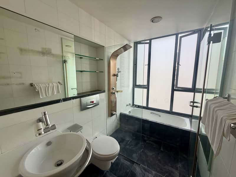 Urbana, 1 River Valley Close, 4 Bedrooms, 1,458 sqft, Condominium For Rent, by Angeline Ho, 500106815 - Bathroom - PropertyGuru.com.sg