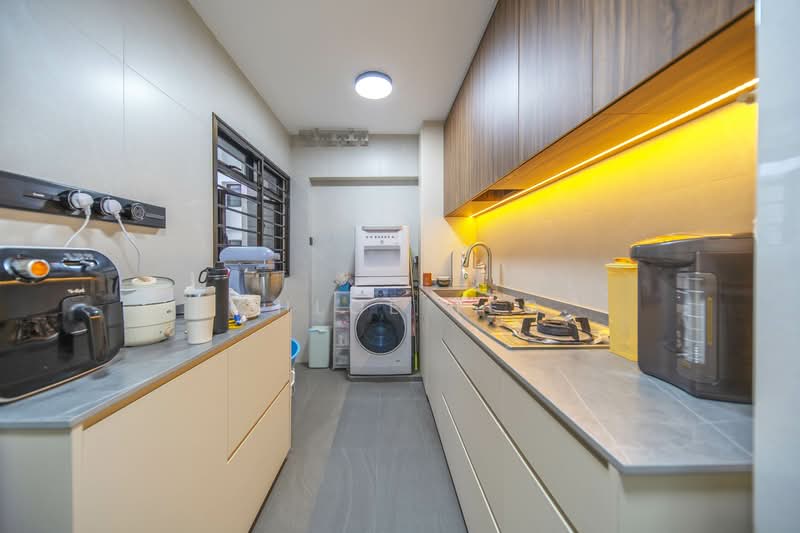 17 Cantonment Close, 17 Cantonment Close, 3 Bedrooms, 969 sqft, HDB Flat For Sale, by Chloe Teo, 500106830 - Kitchen - PropertyGuru.com.sg