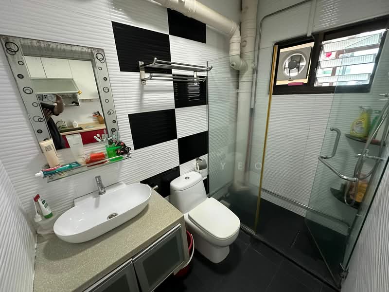 555 Woodlands Drive 53, 555 Woodlands Drive 53, 3 Bedrooms, 1,238 sqft, HDB Flat For Sale, by James Yeo, 500106840 - Bathroom - PropertyGuru.com.sg