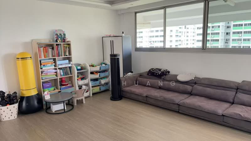 346 Yishun Avenue 11, 346 Yishun Avenue 11, 3 Bedrooms, 1,108 sqft, HDB Flat For Sale, by Alex Huang, 500106845 - Living Room - PropertyGuru.com.sg