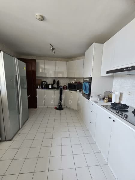 Parkshore, 201 Tanjong Rhu Road, 4 Bedrooms, 2,325 sqft, Condominium For Sale, by Pragna K M Kamdar, 500106846 - Kitchen - PropertyGuru.com.sg