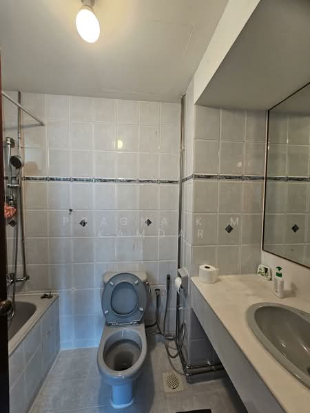 Parkshore, 201 Tanjong Rhu Road, 4 Bedrooms, 2,325 sqft, Condominium For Sale, by Pragna K M Kamdar, 500106846 - Bathroom - PropertyGuru.com.sg