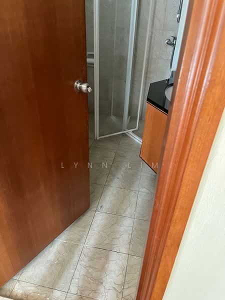 Burlington Square, 175B Bencoolen Street, 1 Bedroom, 667 sqft, Apartment For Rent, by Lynn Lim, 500106850 - Bathroom - PropertyGuru.com.sg