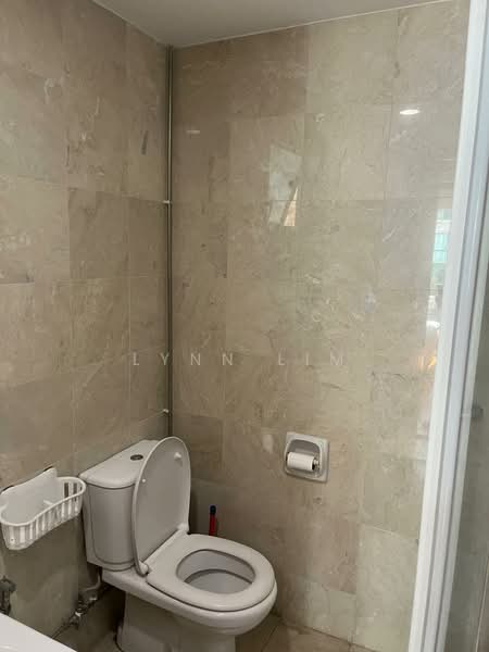 Burlington Square, 175B Bencoolen Street, 1 Bedroom, 667 sqft, Apartment For Rent, by Lynn Lim, 500106850 - Bathroom - PropertyGuru.com.sg