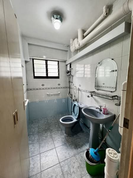 525 Woodlands Drive 14, 525 Woodlands Drive 14, 4 Bedrooms, 1,518 sqft, HDB Flat For Rent, by Joshua Eswaran Veliappan, 500106853 - Bathroom - PropertyGuru.com.sg