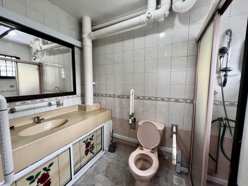 525 Woodlands Drive 14, 525 Woodlands Drive 14, 4 Bedrooms, 1,518 sqft, HDB Flat For Rent, by Joshua Eswaran Veliappan, 500106853 - Bathroom - PropertyGuru.com.sg