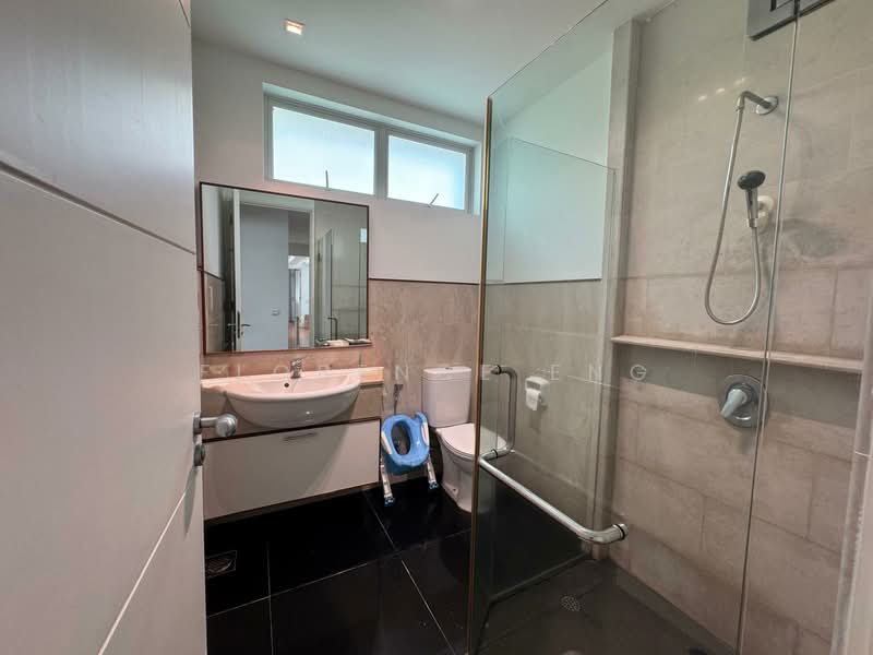 Spacious & Cosy 6 Bedroom Semi-Detached@greenleaf, , 6 Bedrooms, 3,500 sqft, Semi-Detached House For Rent, by Florence Eng, 500106854 - Bathroom - PropertyGuru.com.sg