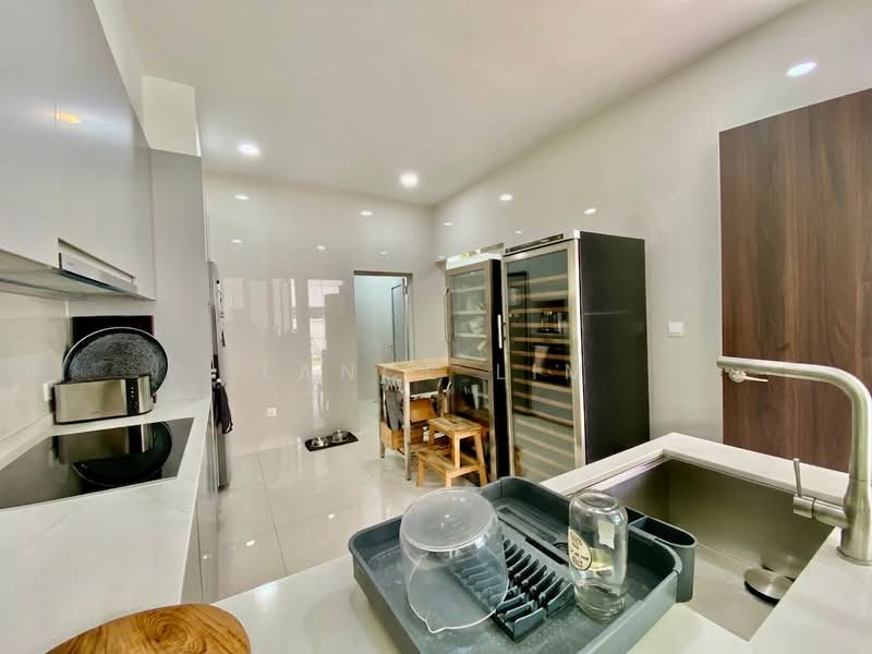 Refurbished Semi-D in exclusive Serangoon Gardens/Kovan neighbourhood!, , 4 Bedrooms, 3,000 sqft, Semi-Detached House For Rent, by Lance Lim, 500106856 - Kitchen - PropertyGuru.com.sg