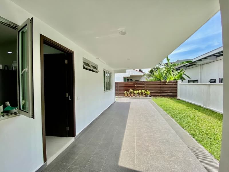 Refurbished Semi-D in exclusive Serangoon Gardens/Kovan neighbourhood!, , 4 Bedrooms, 3,000 sqft, Semi-Detached House For Rent, by Lance Lim, 500106856 - Yard/Back Garden - PropertyGuru.com.sg