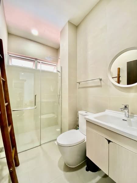 Refurbished Semi-D in exclusive Serangoon Gardens/Kovan neighbourhood!, , 4 Bedrooms, 3,000 sqft, Semi-Detached House For Rent, by Lance Lim, 500106856 - 2nd Floor Common Bathroom - PropertyGuru.com.sg