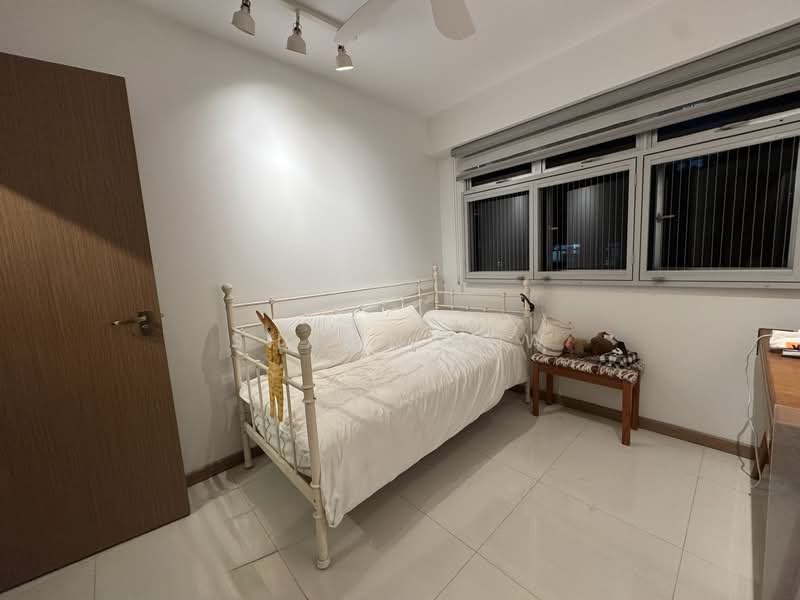 460A Bukit Batok West Avenue 9, 460A Bukit Batok West Avenue 9, 3 Bedrooms, 1,001 sqft, HDB Flat For Sale, by Shawn Lew, 500106858 - Bedroom 2 - PropertyGuru.com.sg