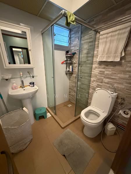 460A Bukit Batok West Avenue 9, 460A Bukit Batok West Avenue 9, 3 Bedrooms, 1,001 sqft, HDB Flat For Sale, by Shawn Lew, 500106858 - Common Toilet - PropertyGuru.com.sg