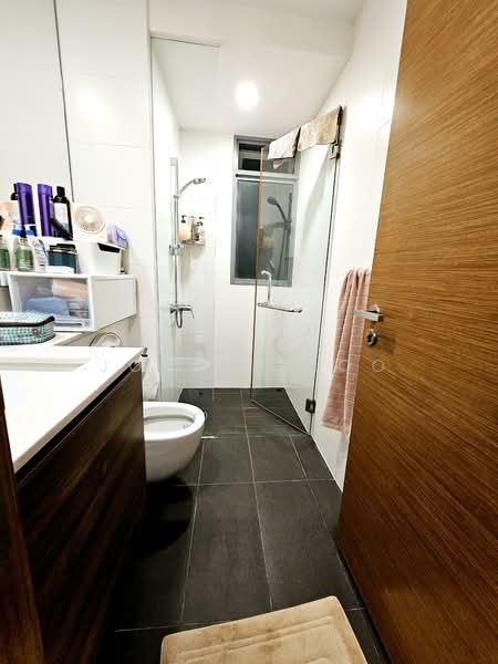Double Bay Residences, 21 Simei Street 4, 2 Bedrooms, 936 sqft, Condominium For Sale, by Jolene Hoo, 500106869 - Bathroom - PropertyGuru.com.sg