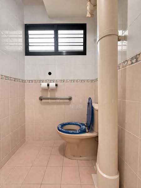 701 Yishun Avenue 5, 701 Yishun Avenue 5, 2 Bedrooms, 731 sqft, HDB Flat For Sale, by Emily Lim Zi Ling, 500106872 - Bathroom - PropertyGuru.com.sg