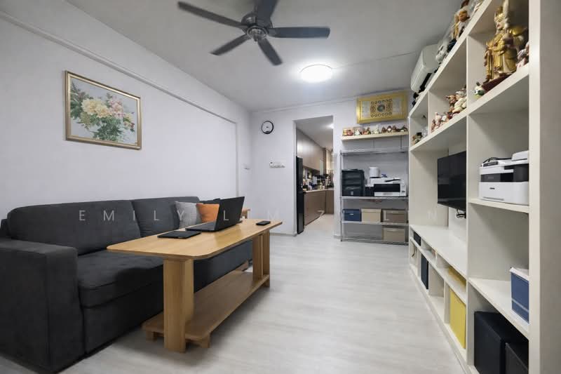 701 Yishun Avenue 5, 701 Yishun Avenue 5, 2 Bedrooms, 731 sqft, HDB Flat For Sale, by Emily Lim Zi Ling, 500106872 - Living Room - PropertyGuru.com.sg