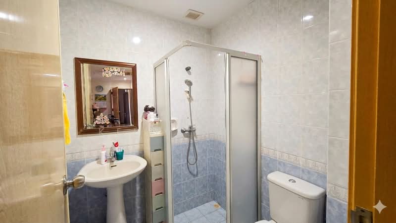 Casa Emerald, 51 Geylang Lorong 32, 3 Bedrooms, 1,098 sqft, Condominium For Sale, by Kelly Chong, 500106875 - Bathroom - PropertyGuru.com.sg