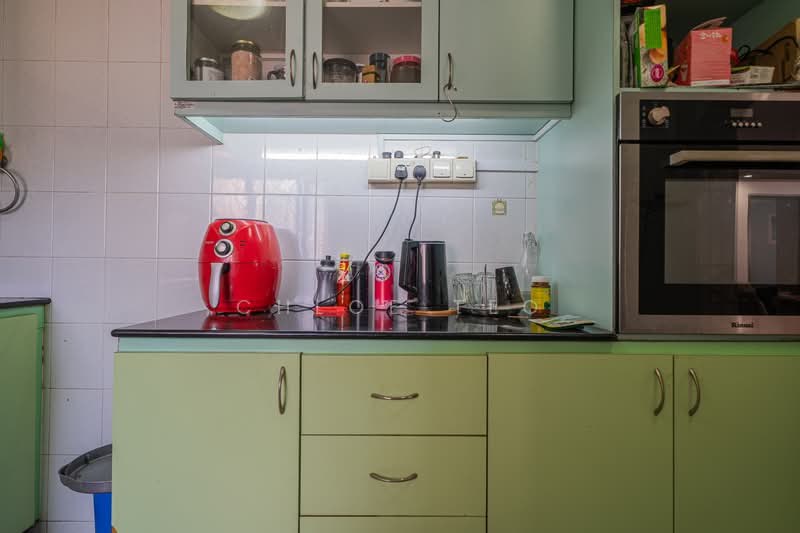 120 Mcnair Road, 120 Mcnair Road, 3 Bedrooms, 904 sqft, HDB Flat For Sale, by Chloe Teo, 500106881 - Kitchen - PropertyGuru.com.sg