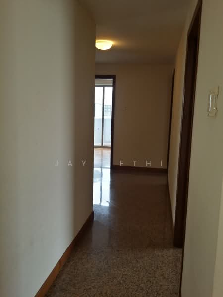 The Bayshore, 34 Bayshore Road, 4 Bedrooms, 1,432 sqft, Condominium For Sale, by Jay Sethi, 500106893 - Corridor - PropertyGuru.com.sg