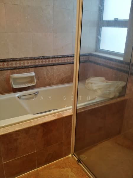 The Bayshore, 34 Bayshore Road, 4 Bedrooms, 1,432 sqft, Condominium For Sale, by Jay Sethi, 500106893 - Bathroom - PropertyGuru.com.sg