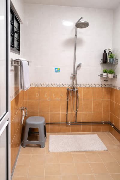 254 Bukit Batok East Avenue 4, 254 Bukit Batok East Avenue 4, 3 Bedrooms, 1,302 sqft, HDB Flat For Sale, by Delvin Ong, 500106901 - Bathroom - PropertyGuru.com.sg