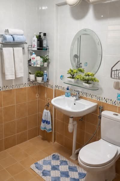 254 Bukit Batok East Avenue 4, 254 Bukit Batok East Avenue 4, 3 Bedrooms, 1,302 sqft, HDB Flat For Sale, by Delvin Ong, 500106901 - Bathroom - PropertyGuru.com.sg