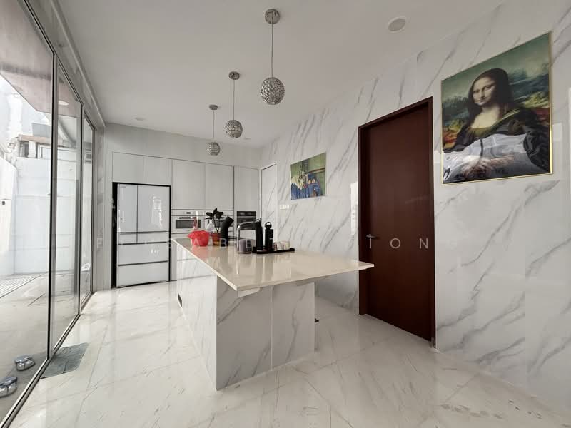 Serangoon Garden Estate, Bridport Avenue, 4 Bedrooms, 4,500 sqft, Corner Terrace For Rent, by Elisabeth Yiong, 500106903 - Kitchen - PropertyGuru.com.sg