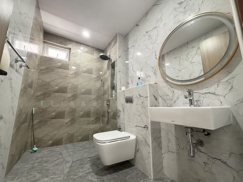 Serangoon Garden Estate, Bridport Avenue, 4 Bedrooms, 4,500 sqft, Corner Terrace For Rent, by Elisabeth Yiong, 500106903 - Bathroom - PropertyGuru.com.sg