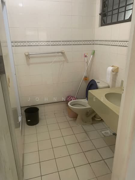 678 Choa Chu Kang Crescent, 678 Choa Chu Kang Crescent, 4 Bedrooms, 1,313 sqft, HDB Flat For Sale, by Johnny Lee, 500106915 - Bathroom - PropertyGuru.com.sg