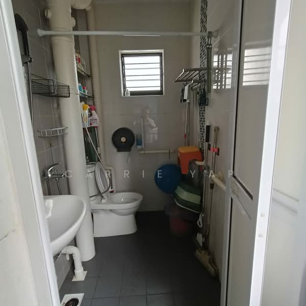 345 Bukit Batok Street 34, 345 Bukit Batok Street 34, Room Rental, 200 sqft, HDB Flat For Rent, by Carrie Yap, 500106917 - Bathroom - PropertyGuru.com.sg