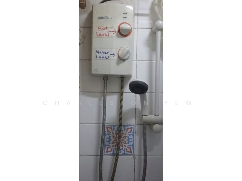 651 Jalan Tenaga, 651 Jalan Tenaga, Room Rental, 125 sqft, HDB Flat For Rent, by Charleston Yew, 500106938 - Bathroom - PropertyGuru.com.sg