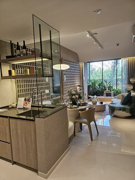 Kassia, 31 Flora Drive, 2 Bedrooms, 753 sqft, Condominium For Sale, by Pragna K M Kamdar, 500106949 - Kitchen - PropertyGuru.com.sg