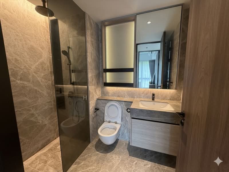 The Reef at King's Dock, 2 Harbourfront Avenue, 2 Bedrooms, 678 sqft, Condominium For Sale, by Hu Yan, 500106972 - Bathroom - PropertyGuru.com.sg