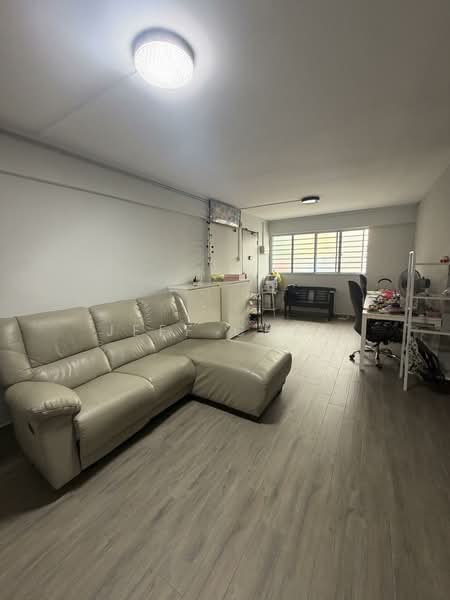 735 Yishun Street 72, 735 Yishun Street 72, 3 Bedrooms, 1,001 sqft, HDB Flat For Sale, by Jeff Chan, 500106974 - Living Room - PropertyGuru.com.sg