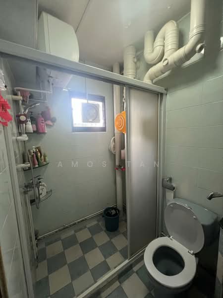 329 Sembawang Close, 329 Sembawang Close, Room Rental, 120 sqft, HDB Flat For Rent, by Amos Tan, 500106982 - Bathroom - PropertyGuru.com.sg