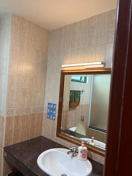 Palmwoods, 450 Upper Changi Road, 2 Bedrooms, 1,033 sqft, Condominium For Sale, by Kok Poh Hong, 500106999 - Bathroom - PropertyGuru.com.sg