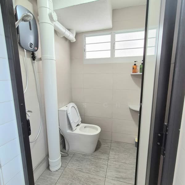 536 Jurong West Street 52, 536 Jurong West Street 52, Room Rental, 96 sqft, HDB Flat For Rent, by James Chew, 500107002 - Bathroom - PropertyGuru.com.sg