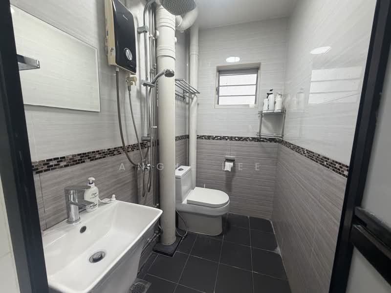 832 Woodlands Street 83, 832 Woodlands Street 83, 2 Bedrooms, 700 sqft, HDB Flat For Rent, by Angie Lee, 500107009 - Bathroom - PropertyGuru.com.sg