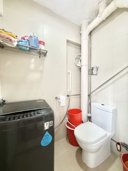 160 Bedok South Avenue 3, 160 Bedok South Avenue 3, 3 Bedrooms, 1,636 sqft, HDB Flat For Sale, by Evelyn Tan, 500107021 - Bathroom - PropertyGuru.com.sg