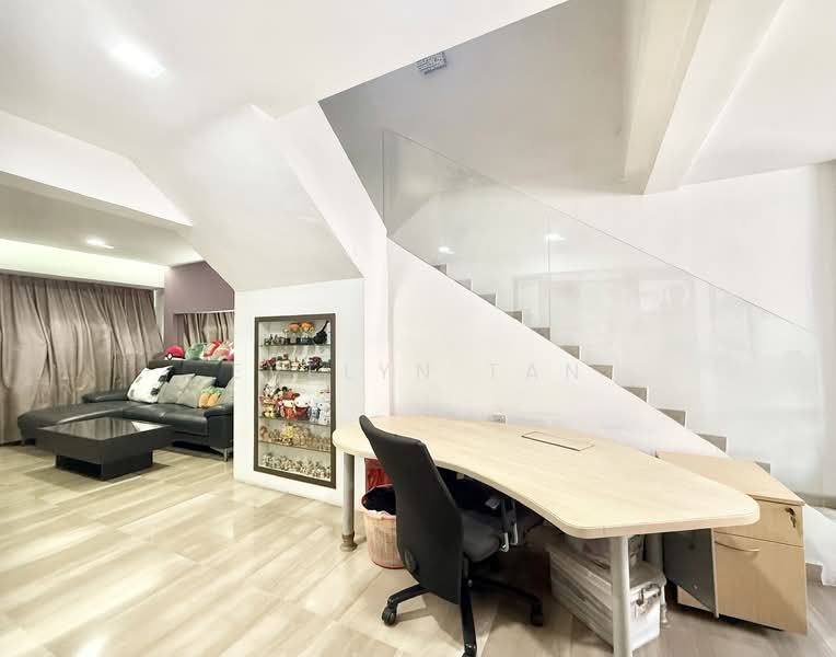 160 Bedok South Avenue 3, 160 Bedok South Avenue 3, 3 Bedrooms, 1,636 sqft, HDB Flat For Sale, by Evelyn Tan, 500107021 - Living Room - PropertyGuru.com.sg