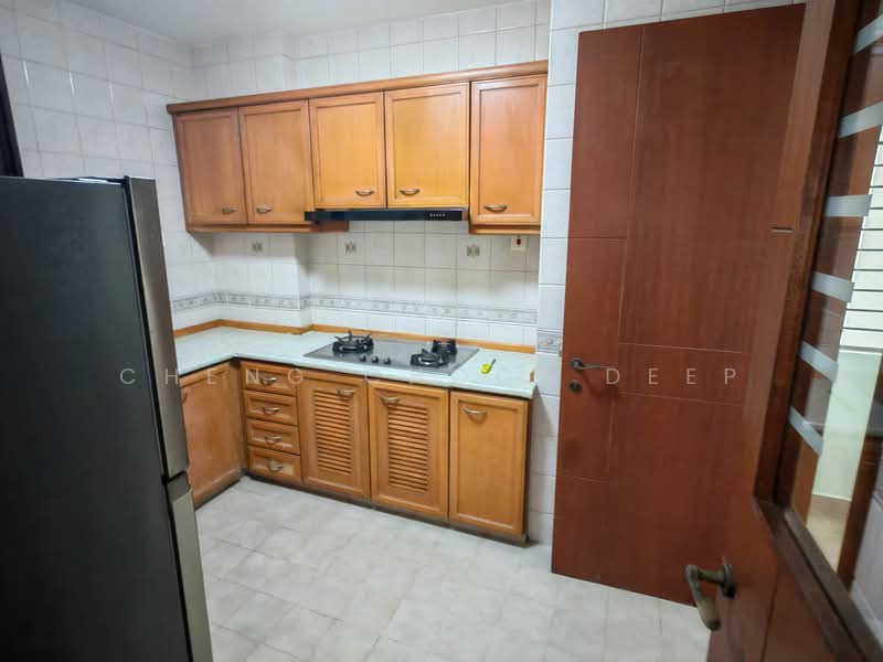 Seasons Park, 499 Yio Chu Kang Road, 2 Bedrooms, 1,066 sqft, Condominium For Rent, by Cheng Chooi Deep, 500107041 - Kitchen - PropertyGuru.com.sg