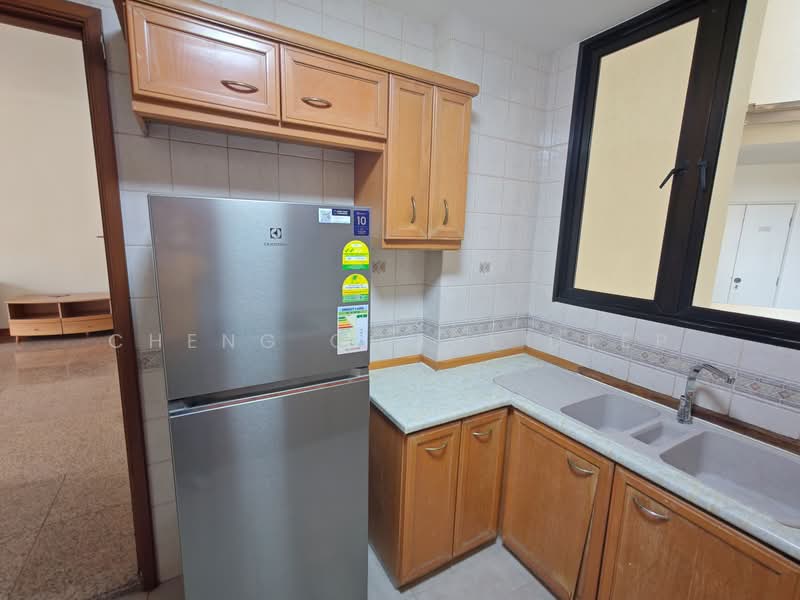 Seasons Park, 499 Yio Chu Kang Road, 2 Bedrooms, 1,066 sqft, Condominium For Rent, by Cheng Chooi Deep, 500107041 - Kitchen - PropertyGuru.com.sg