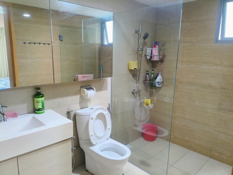 A Treasure Trove, 58 Punggol Walk, 3 Bedrooms, 1,206 sqft, Condominium For Sale, by Desmond Teo, 500107042 - Bathroom - PropertyGuru.com.sg