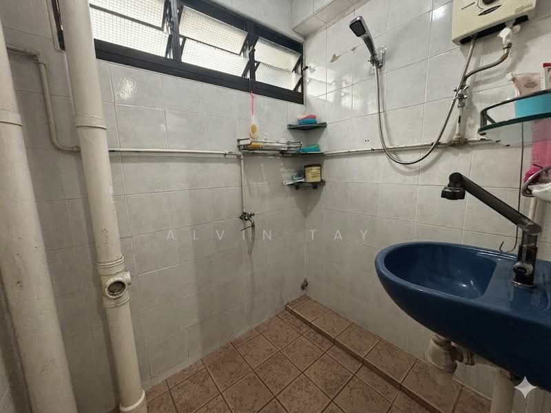 6 Marsiling Drive, 6 Marsiling Drive, 2 Bedrooms, 700 sqft, HDB Flat For Sale, by Alvin Tay, 500107053 - Bathroom - PropertyGuru.com.sg