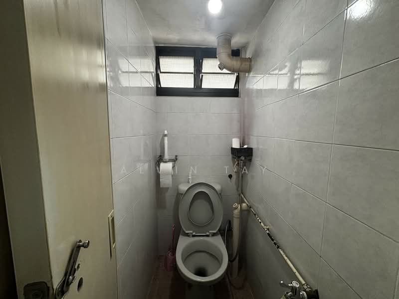 6 Marsiling Drive, 6 Marsiling Drive, 2 Bedrooms, 700 sqft, HDB Flat For Sale, by Alvin Tay, 500107053 - Bathroom - PropertyGuru.com.sg