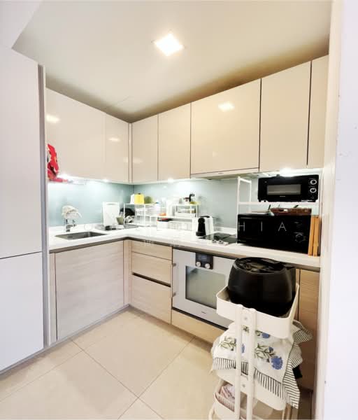 V on Shenton, 5 Shenton Way, 2 Bedrooms, 958 sqft, Condominium For Sale, by Jowell Chia 谢炳耀, 500107064 - Kitchen - PropertyGuru.com.sg