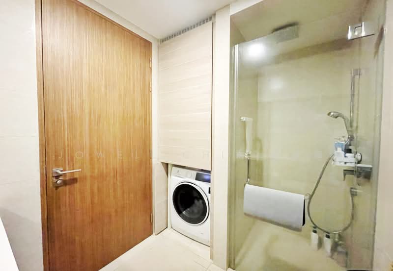 V on Shenton, 5 Shenton Way, 2 Bedrooms, 958 sqft, Condominium For Sale, by Jowell Chia 谢炳耀, 500107064 - Bathroom - PropertyGuru.com.sg