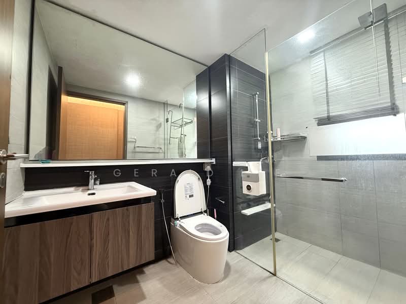 Bellewoods, 106 Woodlands Avenue 5, 4 Bedrooms, 1,227 sqft, Executive Condominium For Sale, by Gerald Lee, 500107067 - Bathroom - PropertyGuru.com.sg