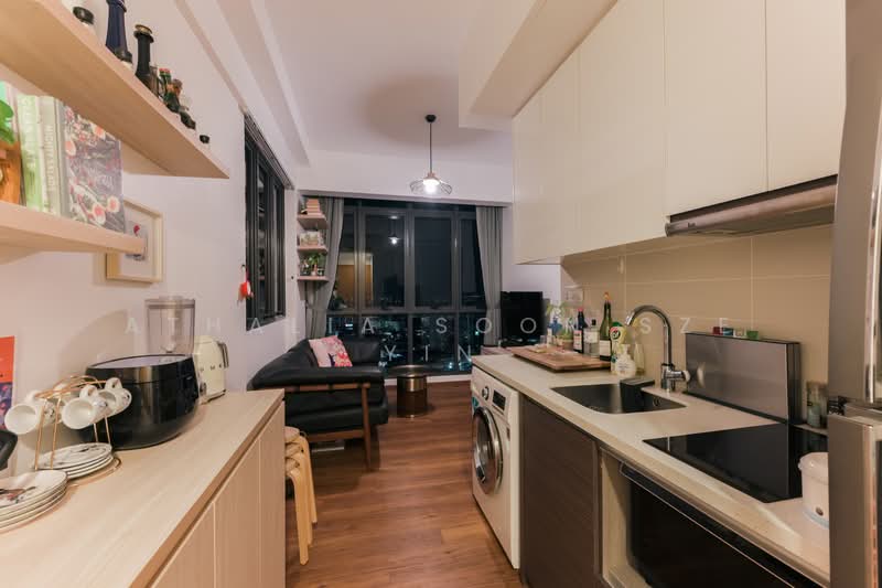 SkySuites 17, 17 Jalan Rajah, 1 Bedroom, 377 sqft, Apartment For Sale, by Athalia Soon Sze Yin, 500107069 - Living Room - PropertyGuru.com.sg