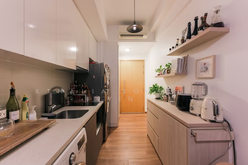 SkySuites 17, 17 Jalan Rajah, 1 Bedroom, 377 sqft, Apartment For Sale, by Athalia Soon Sze Yin, 500107069 - Kitchen - PropertyGuru.com.sg